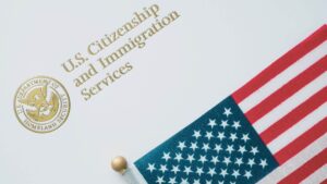 demandan a uscis por demoras