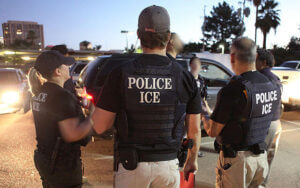 inmigrantes detenidos por ice podran recibir visitas