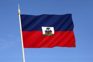 Bandera de Haiti flameando ante el TPS Haiti Extension 2022